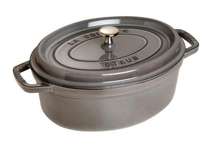 Staub Cocotte 31 cm aus Gusseisen für die Zubereitung von Gerichten in der Gastronomie.