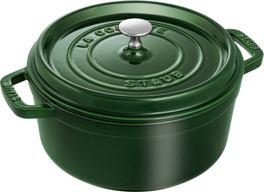 Staub Cocotte aus Gusseisen, geeignet für Induktionsherde, ideal für die Gastronomie.
