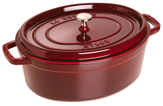 Staub Cocotte in Grenadine-Rot, ideal für das Kochen in der Gastronomie
