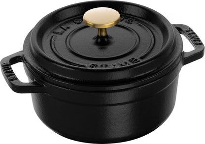 Staub Cocotte, 12 cm aus Gusseisen, ideal zum Schmoren und Servieren von kleinen Portionen.