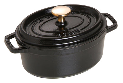 Staub Cocotte in Schwarz, ideal zum Kochen und Schmoren