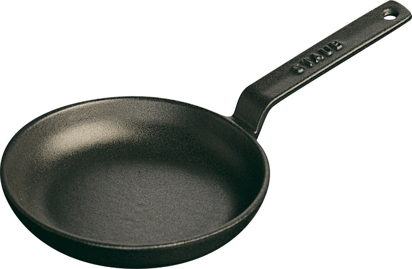 Staub Mini Bratpfanne aus Gusseisen für das Kochen kleiner Portionen