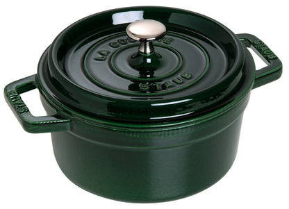 Staub Cocotte aus Gusseisen, 20 cm, ideal für die Zubereitung schmackhafter Gerichte.