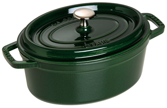 Staub Cocotte in Basilikum-Grün, oval, aus Gusseisen, ideal für das Kochen und Servieren