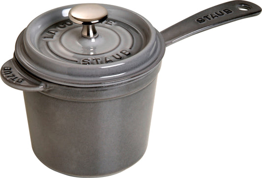 Staub Stieltopf aus Gusseisen, geeignet für die Zubereitung von Saucen