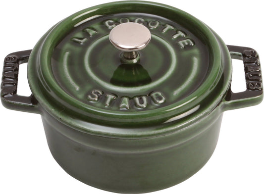Staub Mini Cocotte in Basilikum-Grün, ideal für die Zubereitung kleiner Portionen