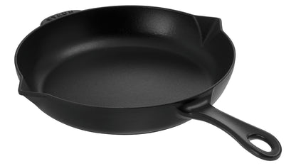 Staub Bratpfanne 26 cm aus Gusseisen für scharfes Anbraten und Schmoren
