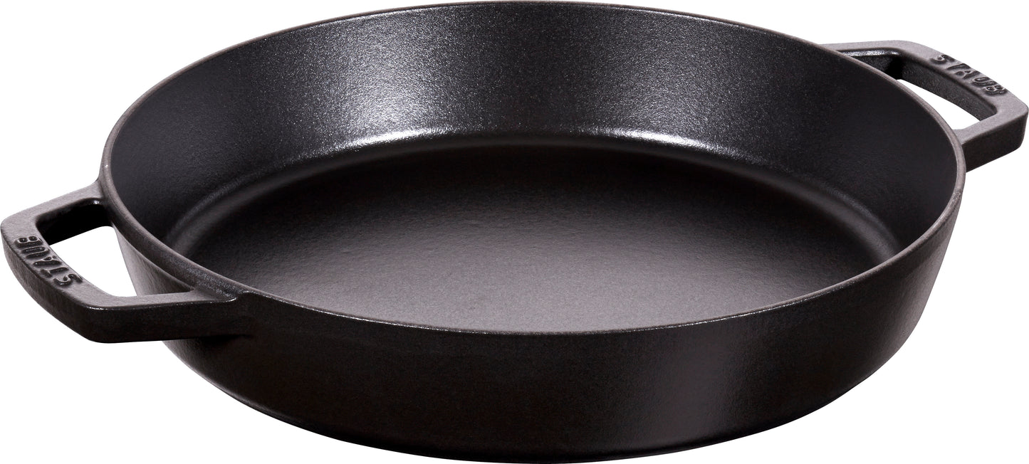 Staub Paella-Pfanne 34 cm aus Gusseisen, ideal für die Zubereitung von Paella.