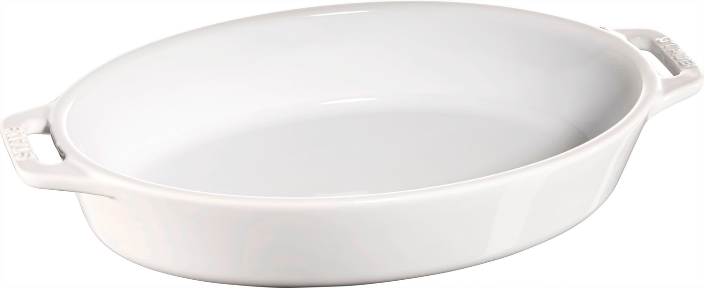 Staub Auflaufform aus Keramik, ideal für Ofengerichte und stilvolles Servieren.