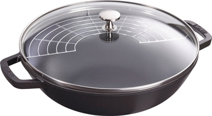 Staub Wok aus Gusseisen mit Glasdeckel, ideal für schnelles und schonendes Kochen