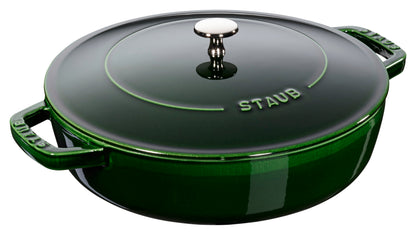 Staub Bräter aus Gusseisen mit Chistera Drop-Structure für Schmorgerichte.
