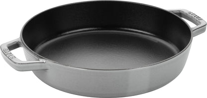 Staub Bratpfanne mit 2 Griffen, 20 cm aus Gusseisen für gleichmäßiges Garen.