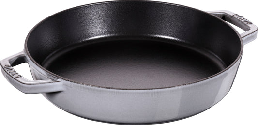 STAUB Bratpfanne 26 cm aus Gusseisen für Anbraten und Servieren