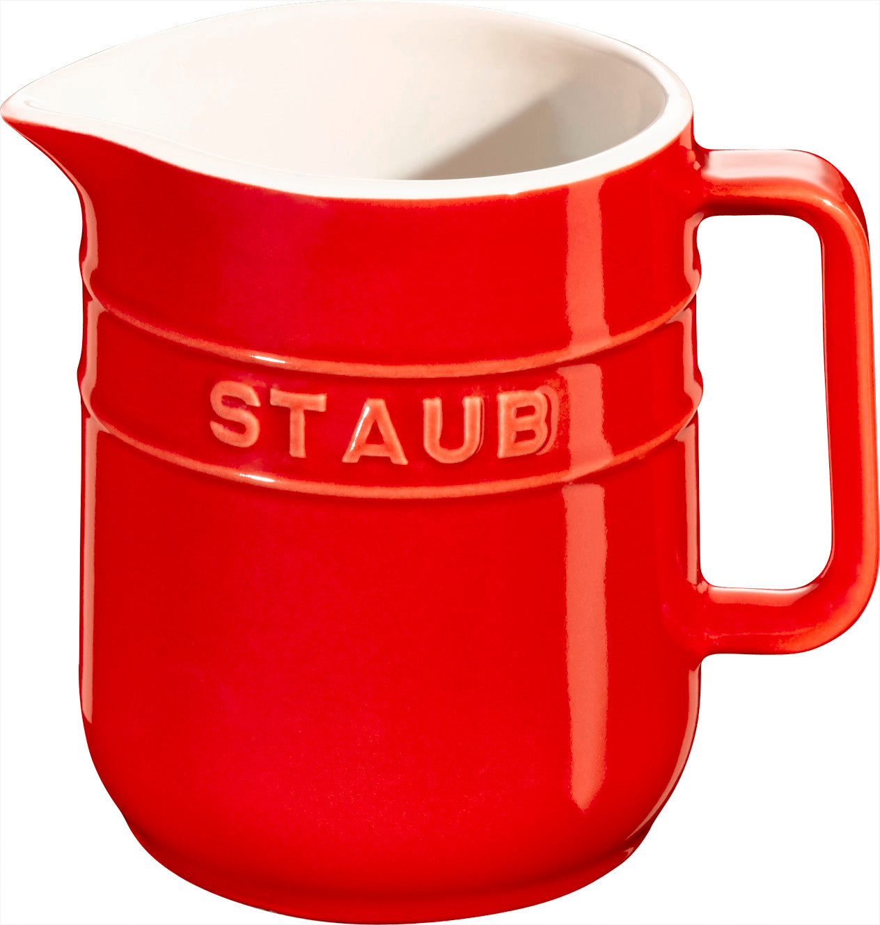 Staub Krug aus Keramik für Milch und Sahne im Einsatz auf einem gedeckten Tisch.