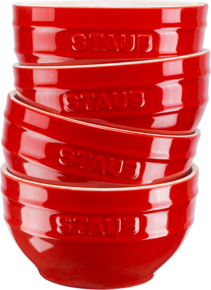 Staub Schüssel Set aus Keramik für die Zubereitung und Servierung von Speisen.