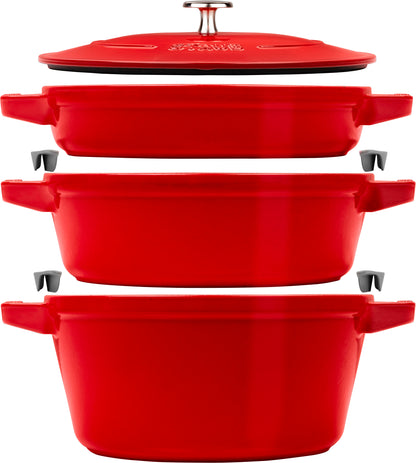 Staub Kochtopfset aus Gusseisen, ideal für professionelle Küchen.