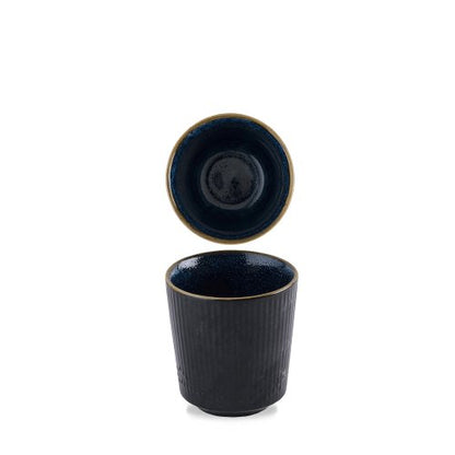 Churchill Super Vitrified Tokyo Blue Becher für Gastronomie, handbemalt und temperaturwechselbeständig.