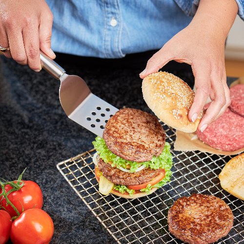 RÖSLE Sandwich-Palette gekröpft, ideal zum Herausheben von Speisen aus Pfannen.
