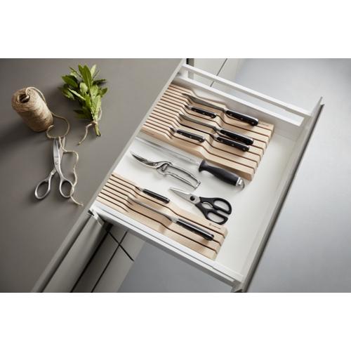 WÜSTHOF Küchenschere mit Aushebenagel 7 cm, ideal zum Schneiden von Kräutern und Fisch.